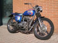triumph-t100c-sideways-2011
